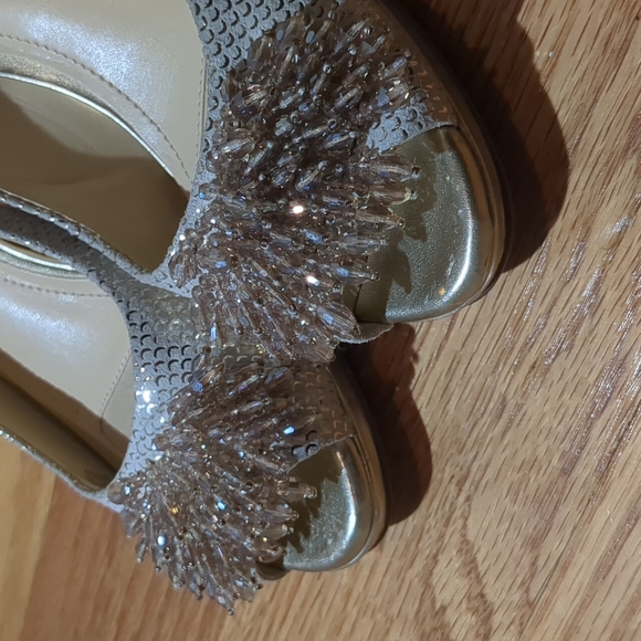 Alex Marie Gold Beaded Woman's Kitten Heels Prom Shoes Size 6M - Picture 6 of 8